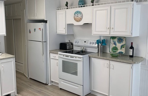 Nettles Island House | Spacious 2 bedroom cottage by the sea