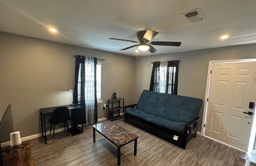 Alta Vista House | Spacious 2 Bedroom Apartment in the Heart of San Antonionn
