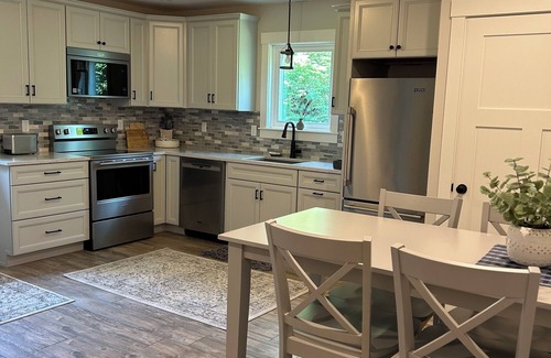 Pond Cove House | Spacious 2-bedroom townhouse minutes to beaches/old port/airport
