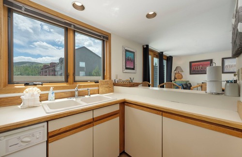 Winter Park Condo | Spacious 2 bedroom, mt views & private decks - family friendly