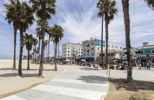 Marina del Rey Apartment | Spacious 2 Bedroom Venice Beach Villa