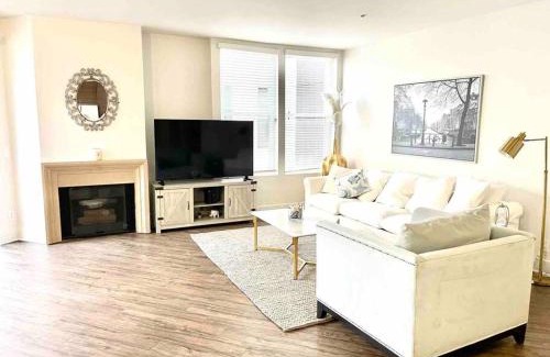 Marina del Rey Apartment | Spacious 2 Bedroom Venice Beach Villa