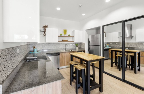 Barrio Santa Lucia Condo | Spacious 2 BR 2 Bath condo with AC, WiFi in delightful Jacó