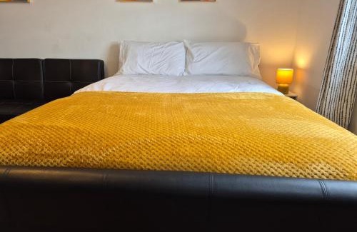 Durham Apartment | Spacious 2 double beds home Durham free parking