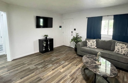 Kreole Apartment | Spacious 2 Queens 1 Bath 3 TVs Full Kitchen