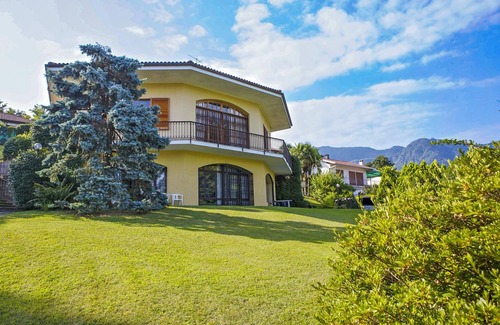 Porto Valtravaglia Apartment | Spacious 2-room apartment with about 1. 300 m² large well-kept garden plot