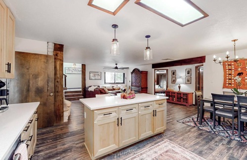 Northeast Heights House | Spacious 2300 Sq Ft| Rooftop Deck/Patio| Hiking Retreat