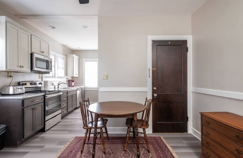 Highlands Douglass Apartment | Spacious 2B/1BA in Buzzing Louisville Neighborhood