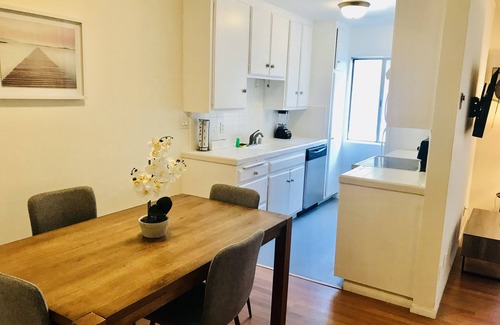 Sawtelle Apartment | Spacious 2bd/2ba w/work space in West LA-close to SMC,UCLA Santa Monica Beach