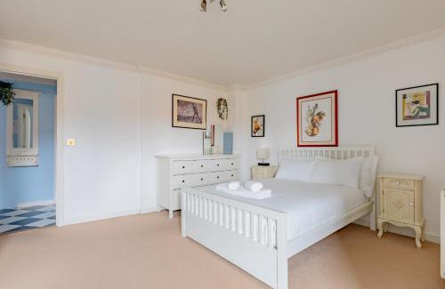 Shadwell Apartment | Spacious 2BD Flat 20 Mins to City of London
