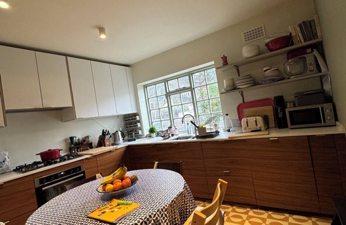 Haverstock Apartment | Spacious 2BD Flat, by Regents Park and Camden Town