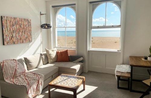 Hythe House | Spacious 2BD Flat with Stunning Views Folkestone