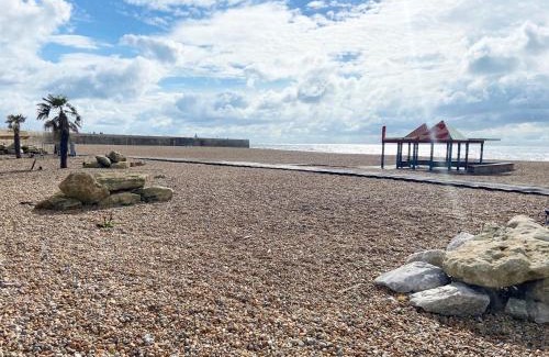 Hythe House | Spacious 2BD Flat with Stunning Views Folkestone