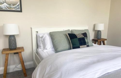 Hythe House | Spacious 2BD Flat with Stunning Views Folkestone