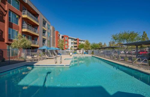 Tempe Apartment | Spacious 2BD - Gym, Pool, Parking, W-D - Sleeps 8