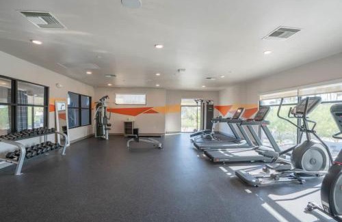 Tempe Apartment | Spacious 2BD - Gym, Pool, Parking, W-D - Sleeps 8