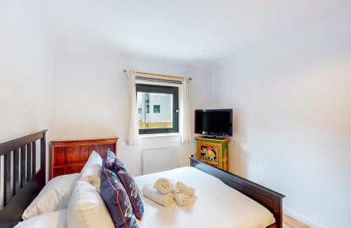 Evelyn Apartment | Spacious 2Bed London Flat Near Deptford Park and Surrey Quays Tube Station