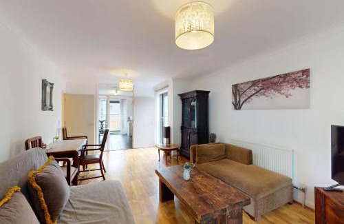 Evelyn Apartment | Spacious 2Bed London Flat Near Deptford Park and Surrey Quays Tube Station