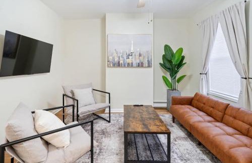 North Bergen Apartment | Spacious 2BR - 15m to Times Square - FREE Parking