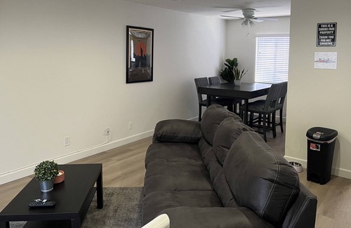 Downtown House | Spacious 2BR, 2BA Townhouse near Hollywood, Burbank and Pasadena