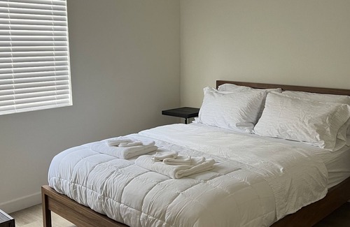 Downtown House | Spacious 2BR, 2BA Townhouse near Hollywood, Burbank and Pasadena