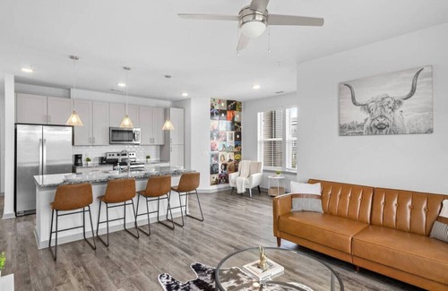Metrocenter - North Rhodes Park Apartment | Spacious 2BR - 9min to Broadway!