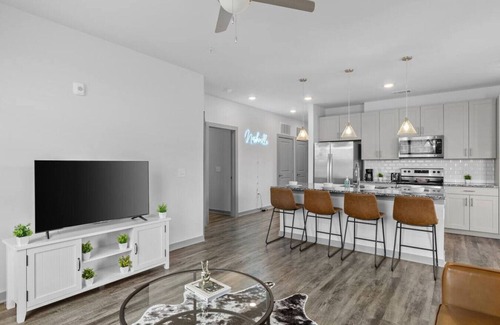 Metrocenter - North Rhodes Park Apartment | Spacious 2BR - 9min to Broadway!