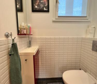 Charenton-le-Pont Apartment | Spacious 2BR Balcony and AC