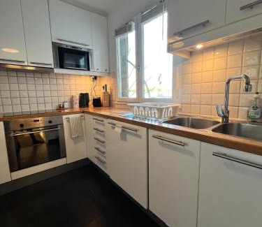 Charenton-le-Pont Apartment | Spacious 2BR Balcony and AC