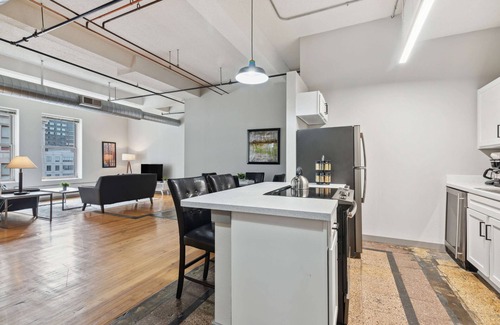 Downtown Kansas City Apartment | Spacious 2BR Downtown Retreat