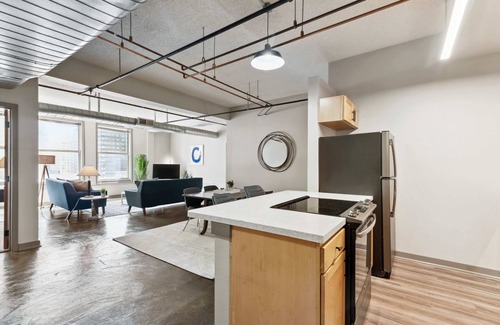 Downtown Kansas City Apartment | Spacious 2BR Downtown Retreat