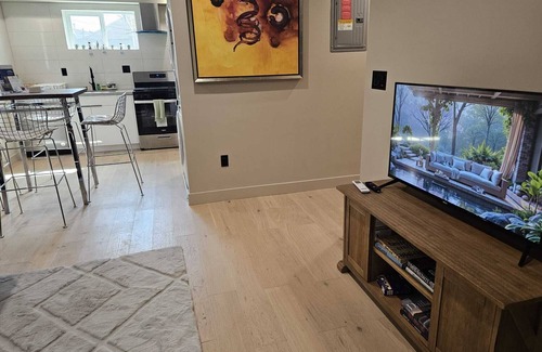 Boyle Heights Hotel | Spacious 2BR modern living in Central Eastside location