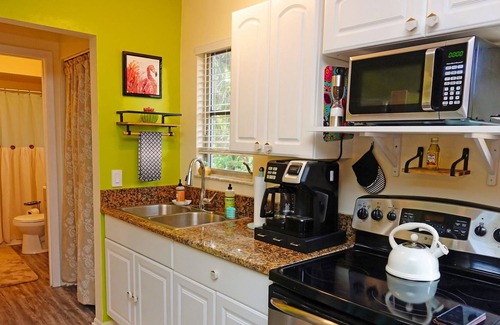Bayou Oaks Apartment | Spacious 2nd Floor Apartment with Deck
