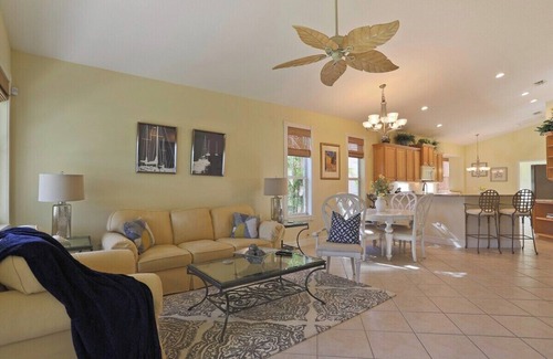 Braden River House | Spacious 3/2 home located in Tara Preserve with screened patio - Skippin Stones