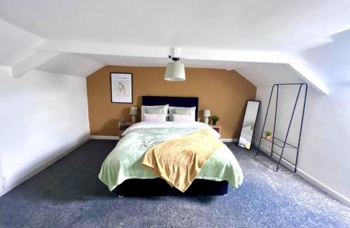 Blyth Apartment | Spacious 3 Bdrm Close To Beach