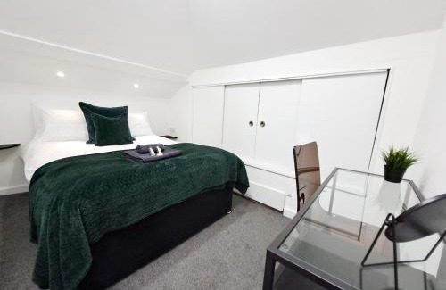 Watford Apartment | SPACIOUS 3 Bed APARTMENT, EN-SUITES, NEAR TRAIN STATION!