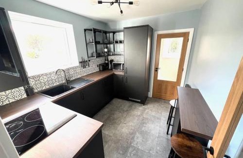 Bournemouth Apartment | Spacious 3 bed APT sleeps 5 near Bournemouth Beach