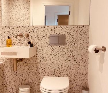 Hackney Apartment | Spacious 3 Bed City Apartment with Terrace