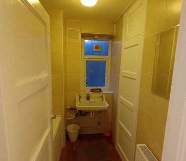Upper Clapton Apartment | Spacious 3 bed flat opp Springfield park, Hackney.