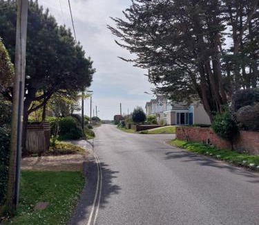 Milford on Sea House | Spacious 3 bed holiday home, New Forest, Milford-on-Sea, close to beach