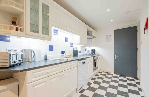 Bruntsfield Apartment | Spacious 3 bed home in Marchmont