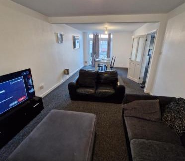Weston on Trent House | Spacious 3-Bed Home -Private Garden & free Parking