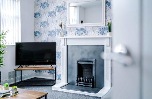 Crewe House | Spacious 3 Bed House by 53 Degrees Property - Close to Crewe Station