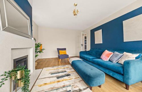 Chapeltown House | Spacious 3 bed house in North Leeds perfect for families & longer stays