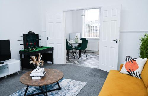 Sunderland House | Spacious 3 Bed House - Walk to Metro - Free Parking, Sleeps 6 - Close to City Centre