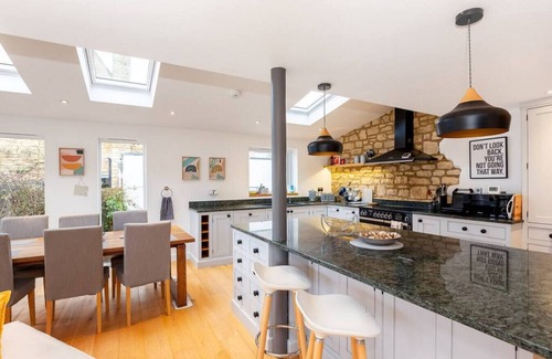 Aynho House | Spacious 3 Bed House with Large Garden in Aynho