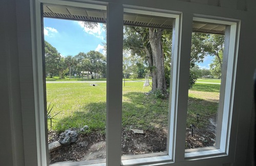 Lakewood Park House | Spacious 3 Bed Lakefront Pool Home 15 mins from Vero Beach & Ft Pierce Inlet