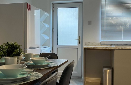 Llansamlet House | Spacious, 3 Bed, Smart Tv's in all rooms