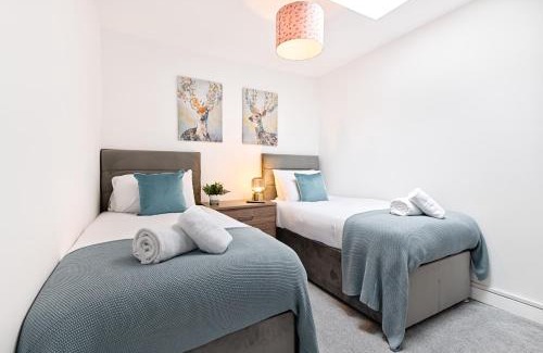 Margam Apartment | Spacious, 3 Bed, Smart Tv's in all rooms