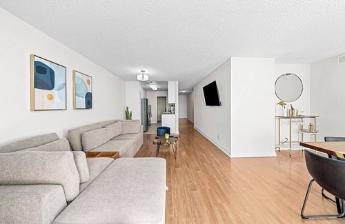 Marina Peninsula Apartment | Spacious 3-bedroom apartment with AC, fitness room in wonderful Marina del Rey